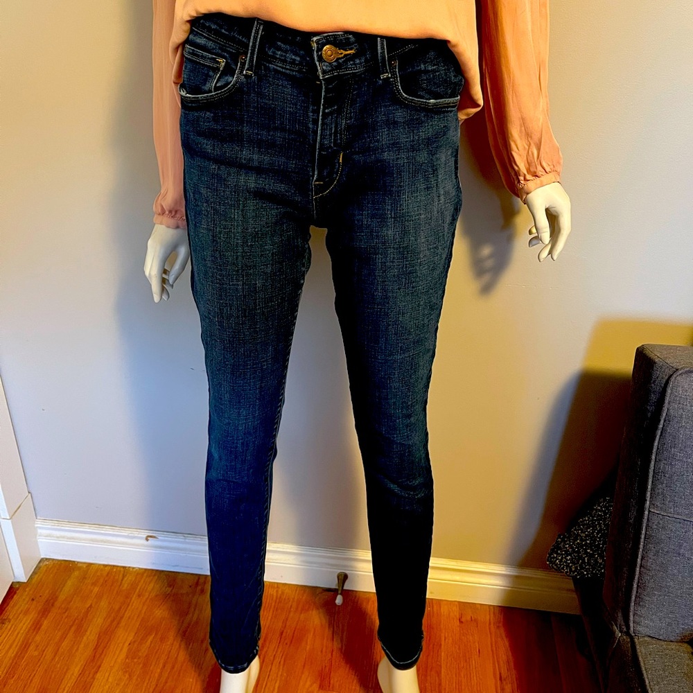 Levi’s mid rise skinny Jean